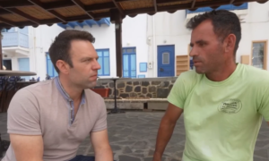 Κασσελάκης: Συναντήθηκε με τον πατέρα που κατήγγειλε τον αρχαιοφύλακα στη Νίσυρο