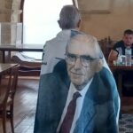 Εκλογές ΠΑΣΟΚ: Ψηφοφόρος πήγε στην κάλπη …μαζί με τον Ανδρέα Παπανδρέου