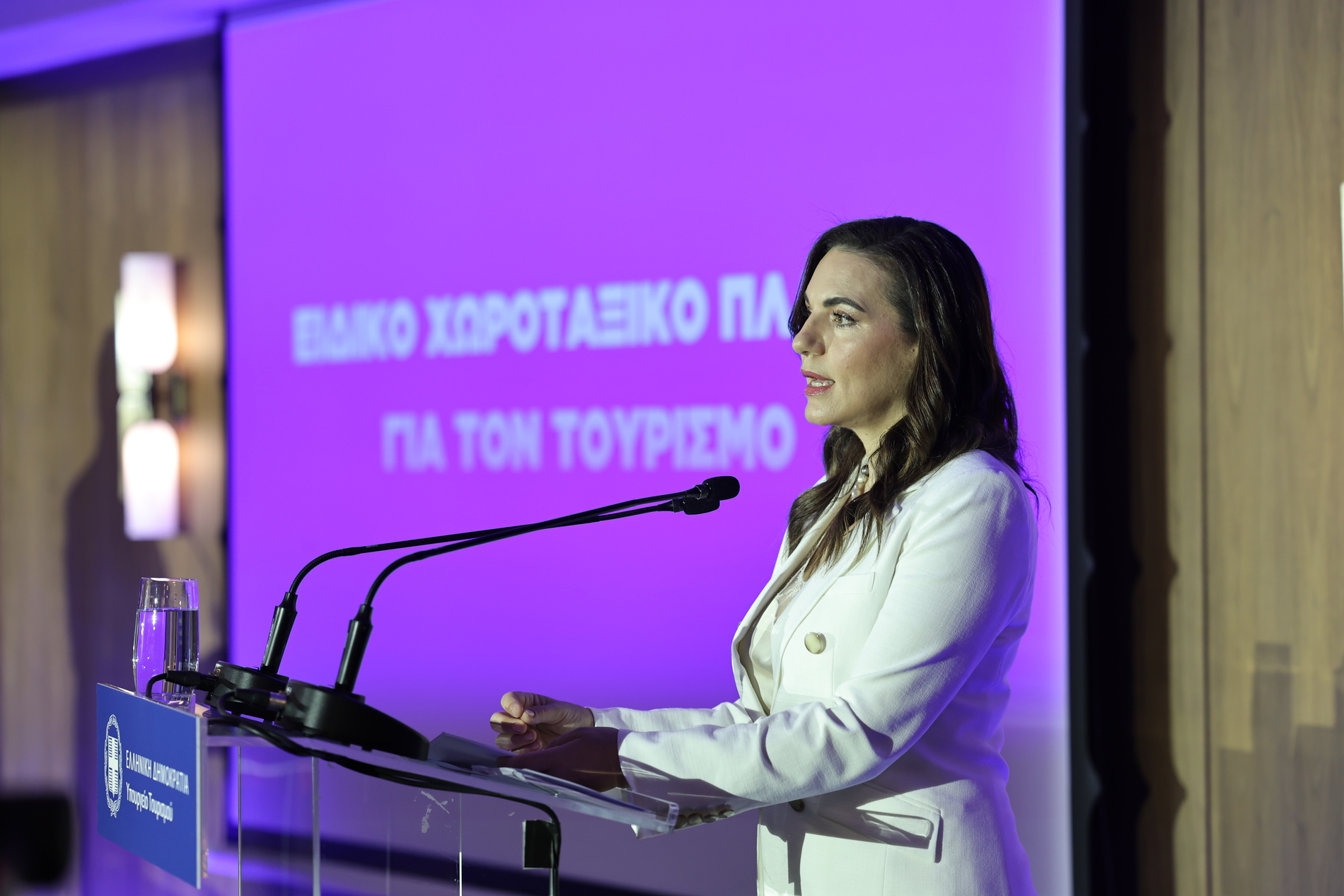 Χωροταξικό πλαίσιο τουρισμού, Όλγα Κεφαλογιάννη, Σταύρος Παπασταύρου, βιώσιμος τουρισμός, προστασία ακτών, τουριστικές επενδύσεις, νησιά κλίνες